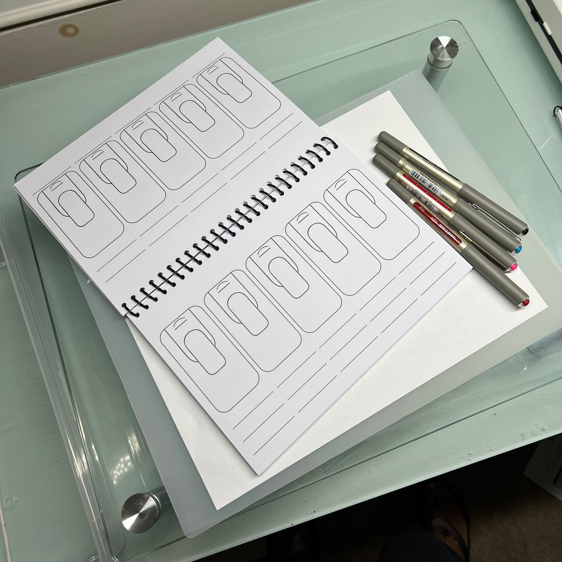NAIL ART SKETCHBOOK: Sketchbook to practice the art of blank nails